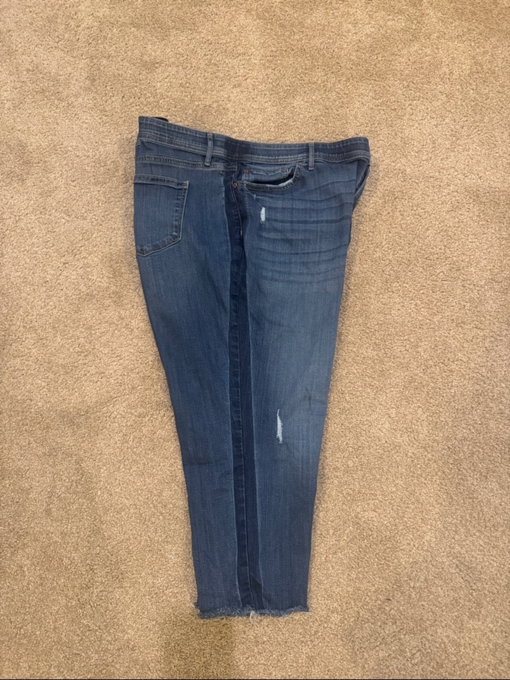 Women's med wash distressed side strip capri